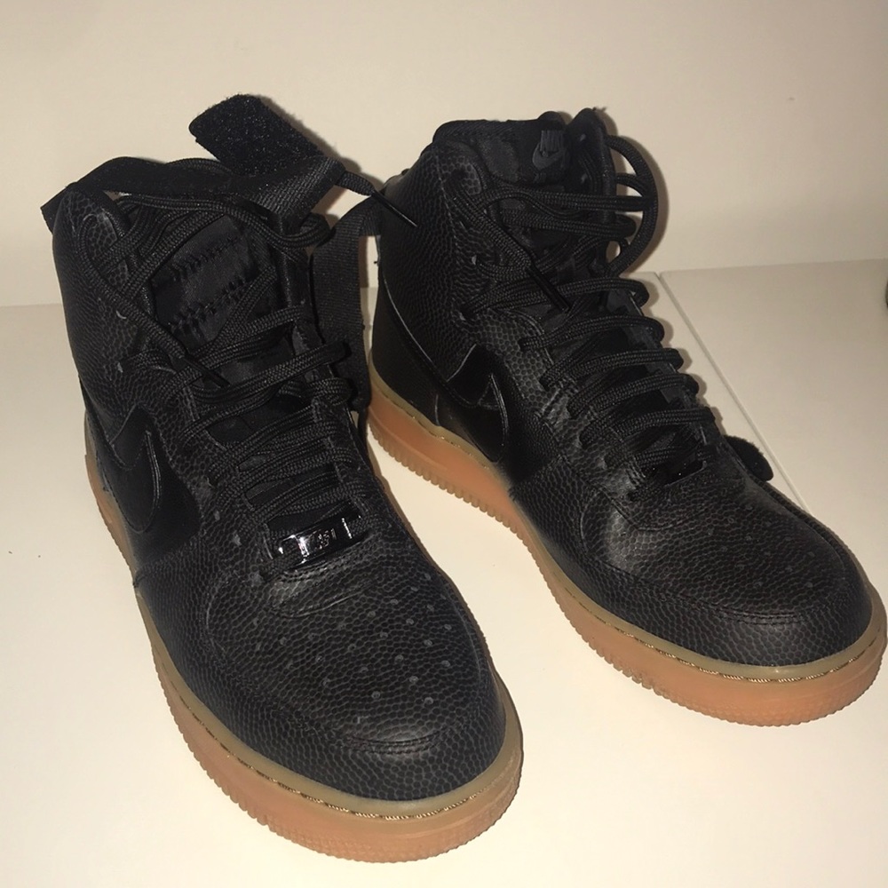 Nike high top matte black Air Force 1!!!